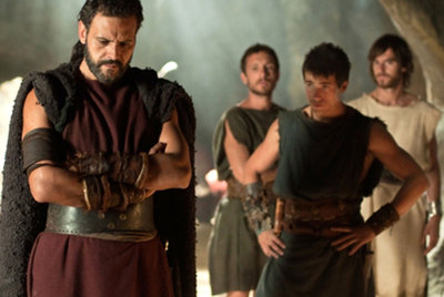 Fotograma de  Hispania,  serie protagonizada por Roberto Enríquez.