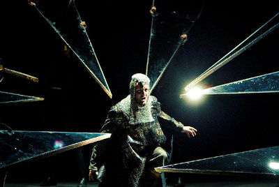 Festival d'Estiu de Teatre-Sagunt a Escena presenta la obra creada por el dramaturgo William Shakespeare  Ricardo III , su primera tragedia y una de las más difíciles de llevar al teatro.