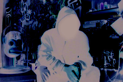 Banksy en un fotograma de  Exit through the gift shop,  filme sobre el arte callejero que se proyectará el 22 de septiembre en el Festival de San Sebastián.