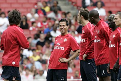 Cesc, sonriente, en su vuelta al trabajo con el Arsenal.