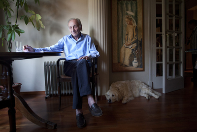 Oriol Regàs, que fue  rey de la noche  en Madrid y Barcelona, en la quietud de su domicilio de esta última ciudad.
