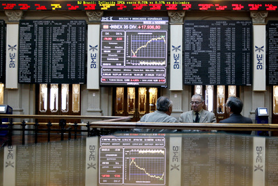 Las compañías del Ibex que mejor soportarían un examen similar al de los bancos son aquellas con  elevada liquidez y diversificadas.