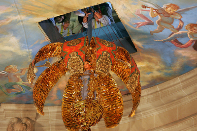 "Àngel plaent e iluminós"