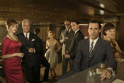 Los principales actores de la serie   Mad Men,   del guionista y director Matthew Weiner. Elegida por tres años consecutivos mejor serie dramática en EE UU.