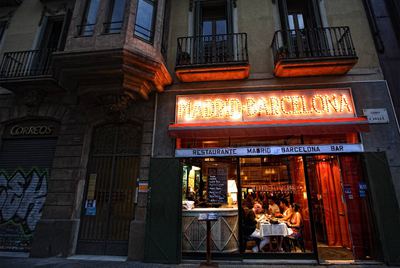 Su reluciente letrero nos sigue recordando el primer  puente aéreo  entre Madrid y Barcelona.
