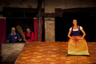 Un momento de  La tragicomedia de don Cristobal y la señá Rosita . El actor y director Miguel Serrano es el segundo por la izquierda.