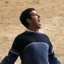 José Egido,  El Niño de la Cubierta,  salta como espontáneo en el segundo día de los encierros de las fiestas de Leganés.