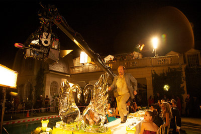 Santiago Segura corre durante la secuencia de una fiesta en el rodaje de  Torrente 4.  