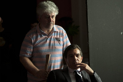 El lunes arrancará en Santiago de Compostela el rodaje de  La piel que habito,  el drama que reúne a Pedro Almodóvar y Antonio Banderas dos décadas después de  Átame. La piel que habito  se basa libremente en la novela  Tarántula, 