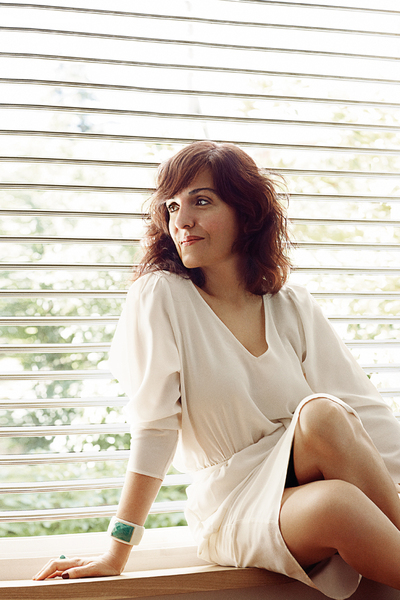  Elvira Lindo, convertida en una autora de éxito a la que la gente reconoce por la calle. 