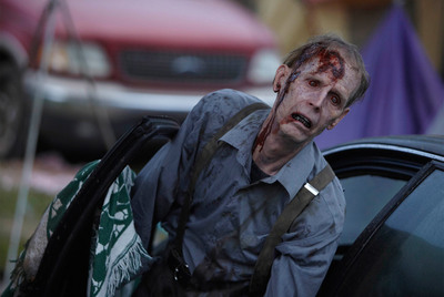 Escena de la serie  The walking dead .