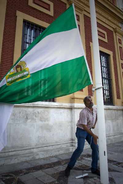 San Telmo iza la bandera