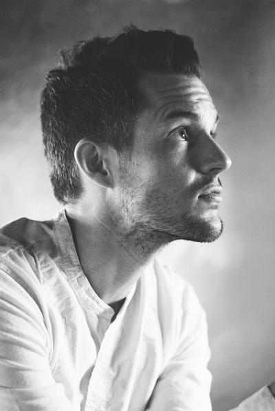  Brandon Flowers, cantante de The Killers, lo intenta en solitario 