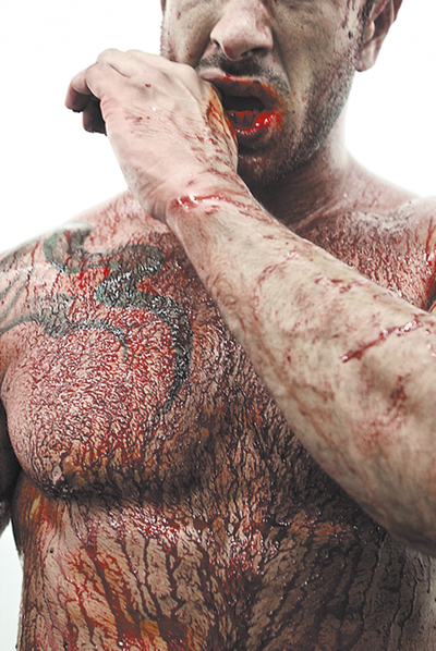  En  L. A. zombie,  el actor porno François Sagat es un muerto viviente sediento de hombres que revive a los difuntos con su vigor sexual. 