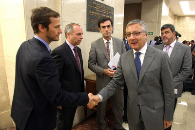 El ministro José Blanco, junto a los representantes de USCA tras la reunión de ayer.