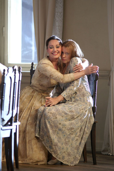 Margarita Mamsirova y Tatiana Monogarova, en  Eugenio Oneguin.