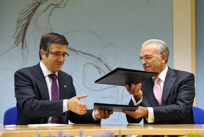 La Caixa firma en un convenio su compromiso con el País Vasco