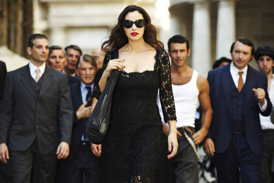 Monica Bellucci se atreve a ser 'chica Martini'