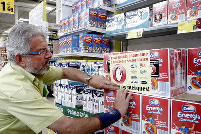 Primer día de boicoteo de los ganaderos en Lactalis