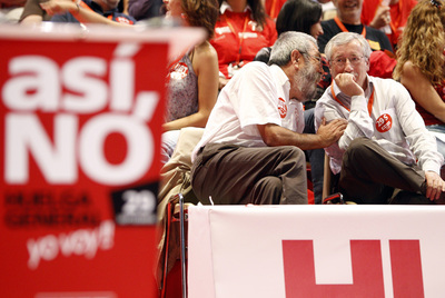 Cándido Méndez e Ignacio Fernández Toxo, líderes de UGT y de CC OO, en el acto sindical celebrado ayer en Carabanchel.