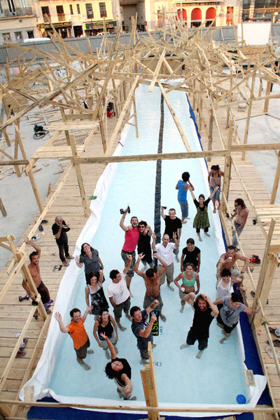 Construcción de la piscina del espacio  Isla Ciudad  en la plaza de la Cebada.