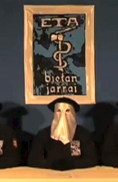 Imagen capturada del vídeo enviado a la cadena BBC y al diario Gara por la organización terrorista ETA, el pasado 5 de septiembre, en el que se anuncia un alto el fuego.