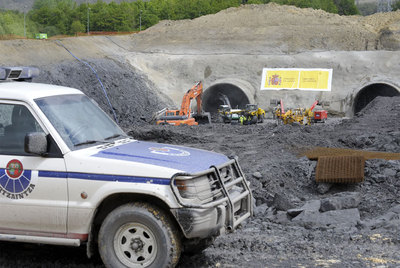 Obras para el futuro TAV, a su paso por Álava, protegidas por la Ertzaintza.