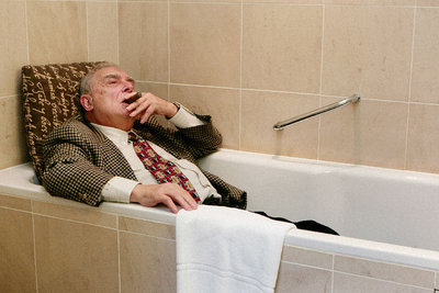 El cineasta francés Claude Chabrol, fundador de la Nouvelle Vague, retratado en 2005 durante la promoción de  La dama de honor. 