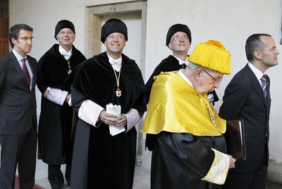 El curso universitario arranca con la financiación en el aire