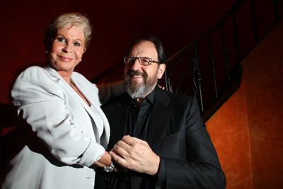 Lina Morgan y José María Pou en el estreno de  La vida por delante  en el teatro La Latina.