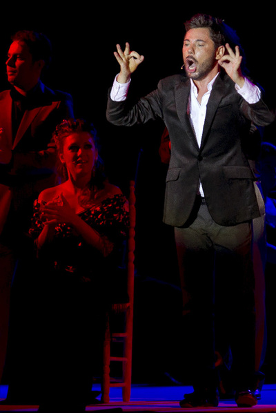 Poveda trasciende el tiempo al abrir la Bienal