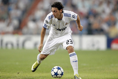 Özil, frente al Ajax.