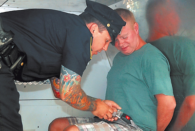  Steven Slater, sonriente el día de su detención por conducta criminal y escándalo público. 