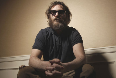 El actor estadounidense Joaquin Phoenix, en un fotograma de la película  I'm still here. 