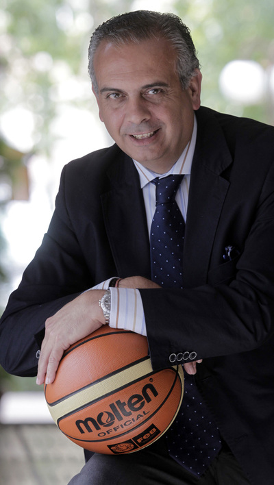 Sáez no disfruta, maneja 