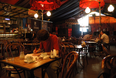  Mesas en el bar Gogol de Moscú (Rusia) 