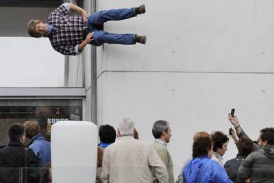 El artista alemán Johan Lorbeer, durante su actuación en el Magialdia de Vitoria.