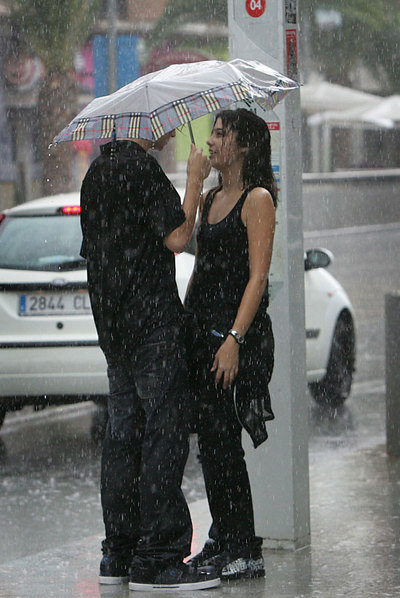 Una tromba de agua colapsa durante una hora el tráfico en Alicante