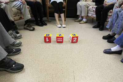 Los centros de día con programas de estimulación para el alzhéimer son escasos.