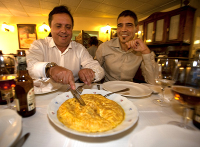 Tortilla ya servida en Betanzos.