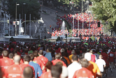 Unos 10.000 atletas corren por Madrid