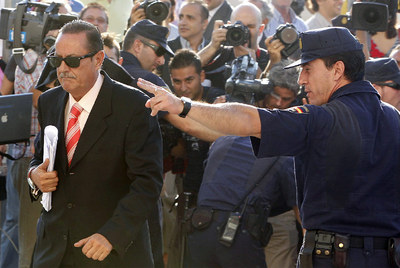 El ex alcalde de Marbella Julián Muñoz llega a los juzgados de Málaga para sentarse en el banquillo del juicio de la  Operación Malaya. 