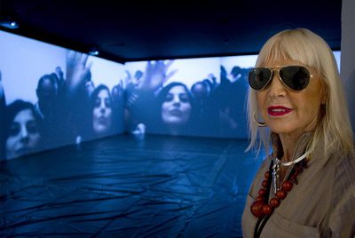 Marta Minujín, ayer ante su obra   Monocodes   en el Centro Andaluz de Arte Contemporáneo de Sevilla.