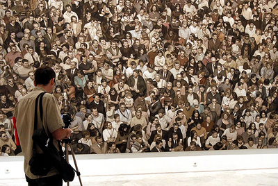 Uno de los cuadros de la exposición   Como un monumento al artista.  