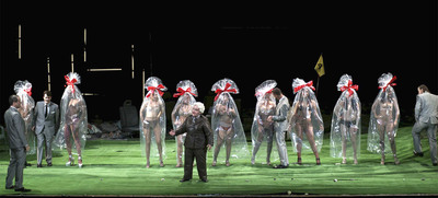 Un momento de 'Ascenso y caída de la ciudad de Mahagonny', que se representa en el Teatro Real