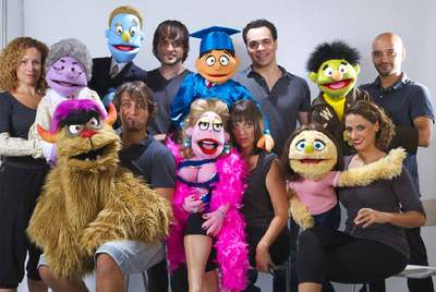 Una imagen con los personajes del musical  Avenue Q .