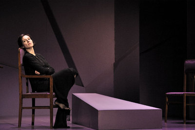 Natalia Millán releva a Lola Herrera ante el ataúd de Mario