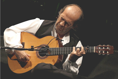 Paco de Lucía durante el concierto del lunes en el Teatro Real.