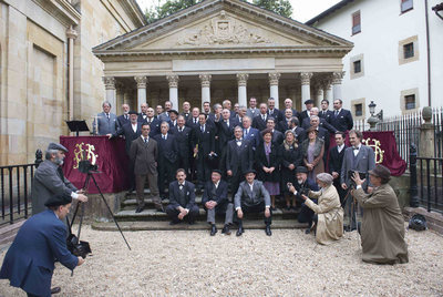 El actor que encarnaba a Aguirre,   makila   en mano, en el acto que recreó la constitución del primer Gobierno vasco.