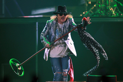Un momento del concierto de Guns N' Roses, ayer, en Madrid.